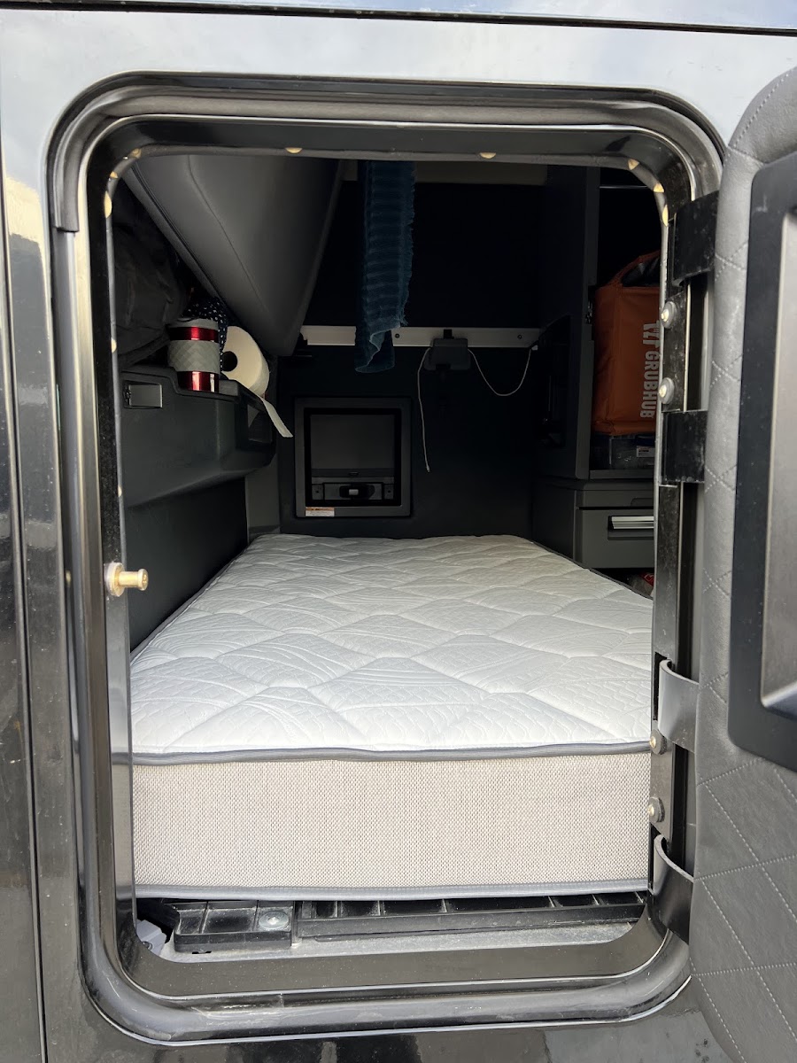 Custom Comfort Mattress - Factory storefront