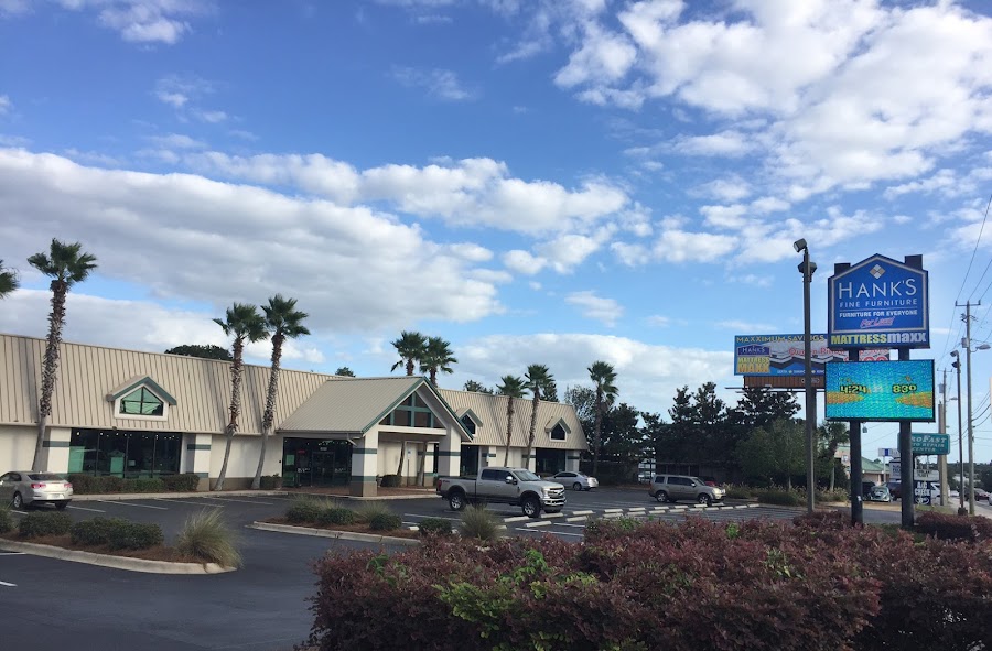 Hank's Fine Furniture storefront