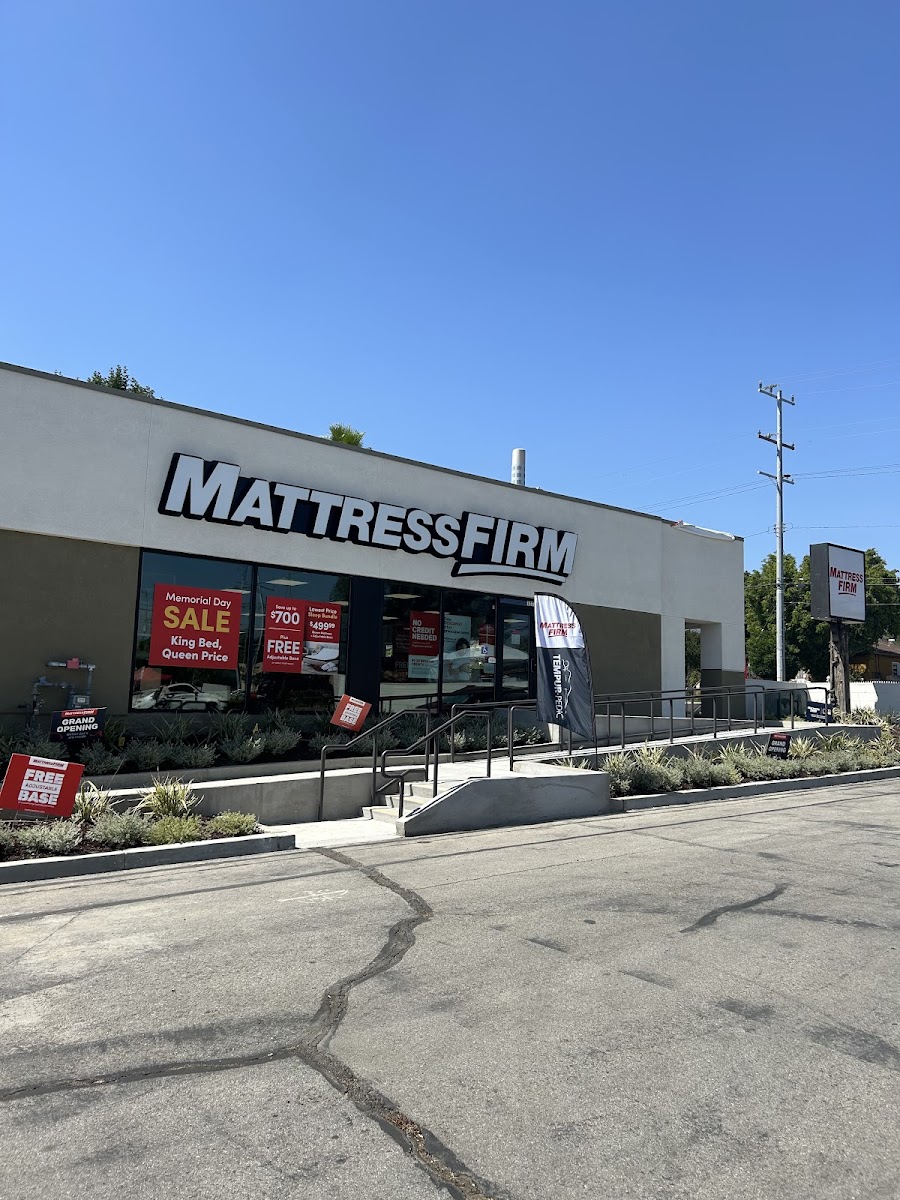 Mattress Firm storefront