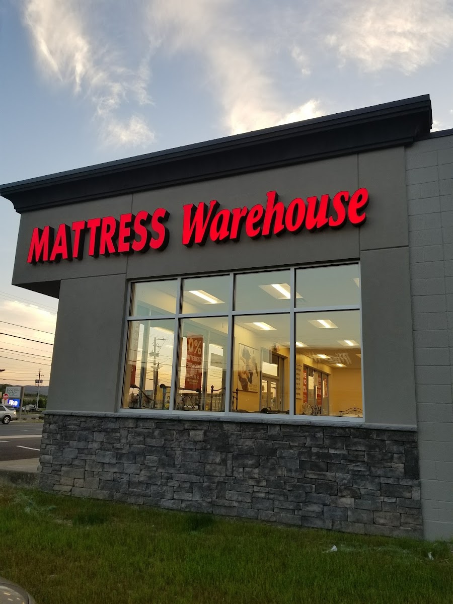 Mattress Warehouse storefront