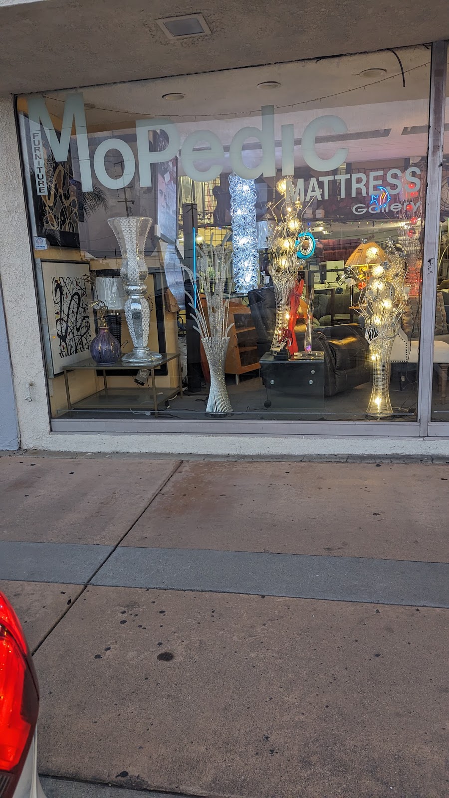 Mopedic Mattress storefront